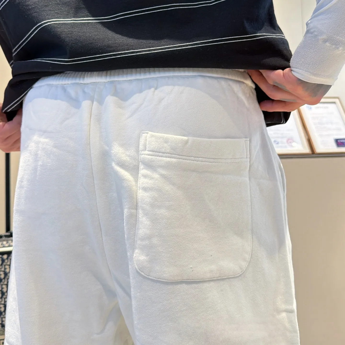 Balenciaga's three-standard complete 2026 summer New Arrival men's casual shorts, advanced custom-made Breathable fabric, Breathable fabric, extremely stretchy and comfortable, impeccable details, top-grade accessories, original logo design concept, delicate and soft feel! The upper body fit is awesome! Size: M-XXXL Please state your height and weight when ordering